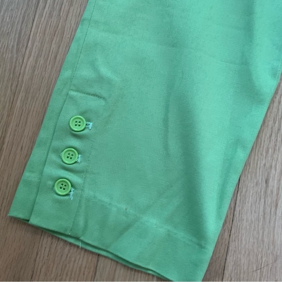 NWT Monroe & Main Lime Green Button Capri Pants Size 6 - Picture 9 of 10
